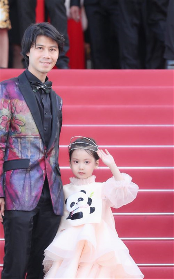 戛纳电影节开幕 年仅5岁中国童星小咪石雨鑫应邀出席