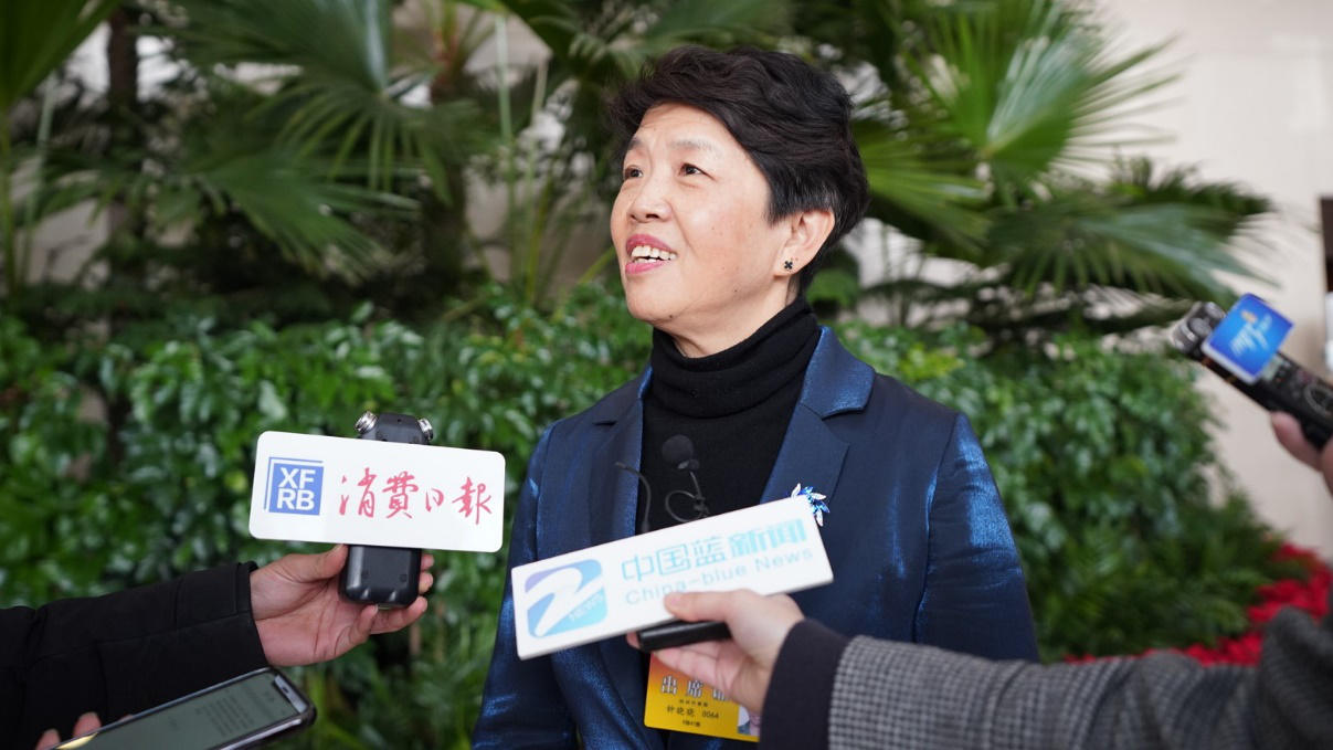 钟晓晓代表建议:逐步将宫颈癌疫苗接种纳入政府计划免疫范畴
