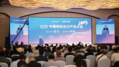 2023年中国两轮出行产业大会在广州举办，中国轻工业联合会会长张崇和出席并致开幕辞  应绿色化骑行需求 展自行车数智新貌