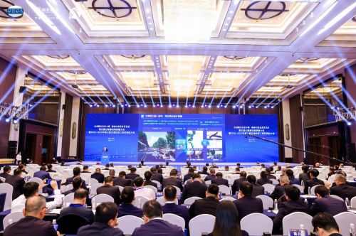 广联达袁正刚提出公路数字化转型的关键支撑