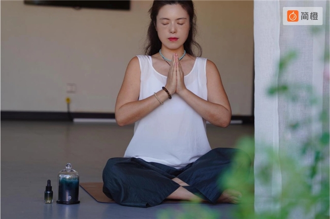 身心健康双丰收简橙App养生瑜伽导师王蕊引领中老年瑜伽新风尚(图3)