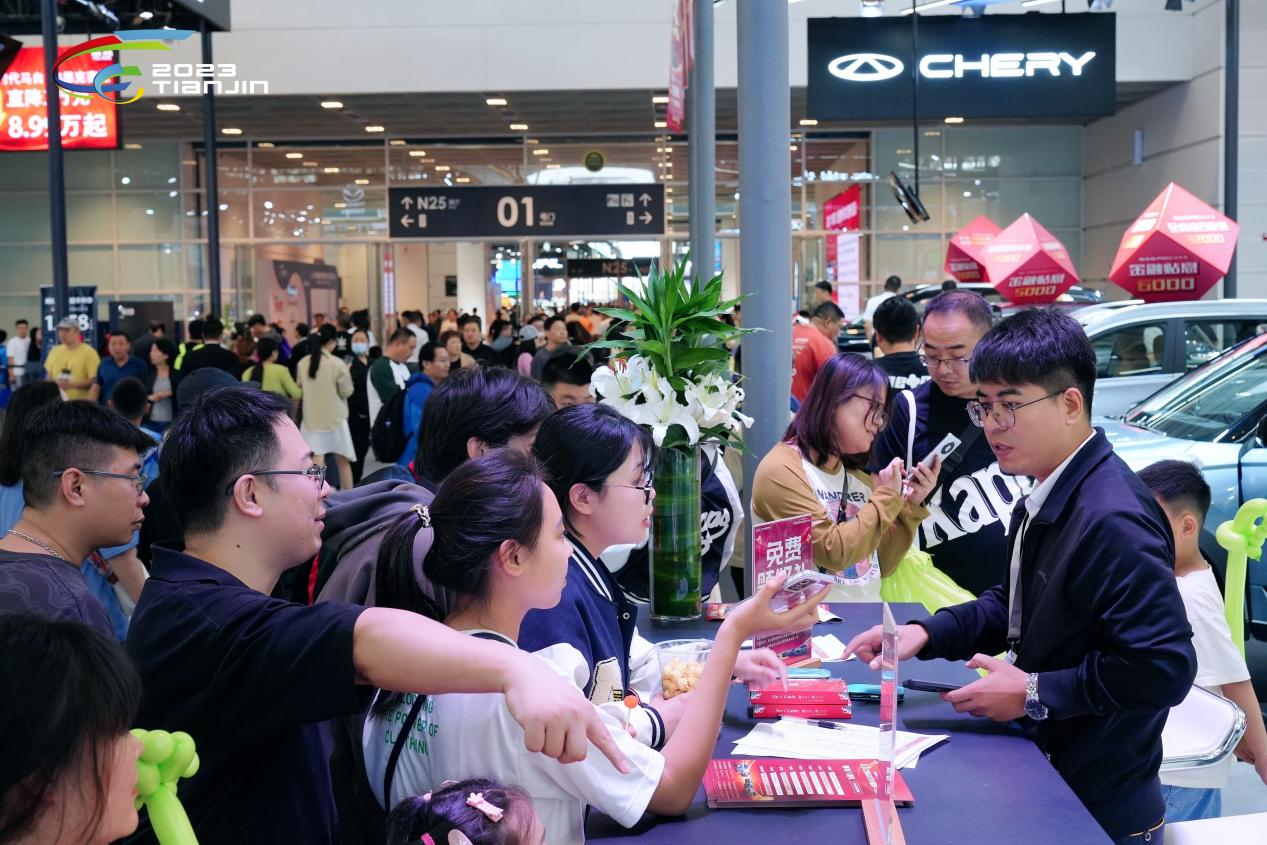 九游娱乐网站：中国天津车展倒计时豪华盛宴照亮未来(图6)