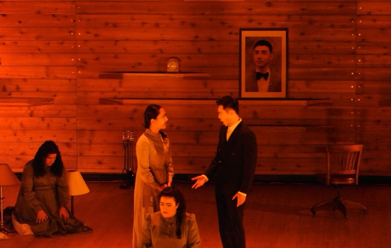 A group of people on a stage

Description automatically generated