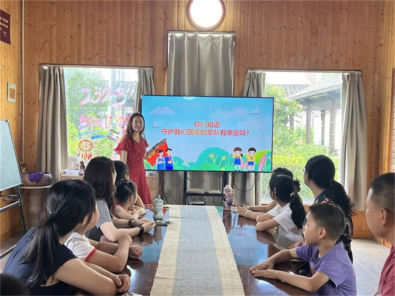 江阴璜土镇北湖西村：书香润童心 巧手铸军魂380.jpg