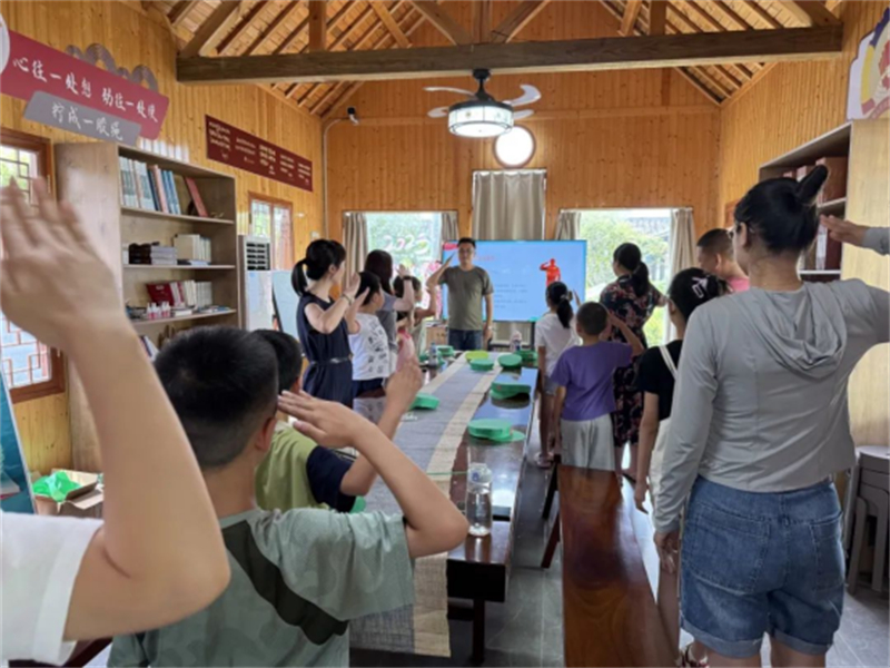江阴璜土镇北湖西村：书香润童心 巧手铸军魂777.jpg