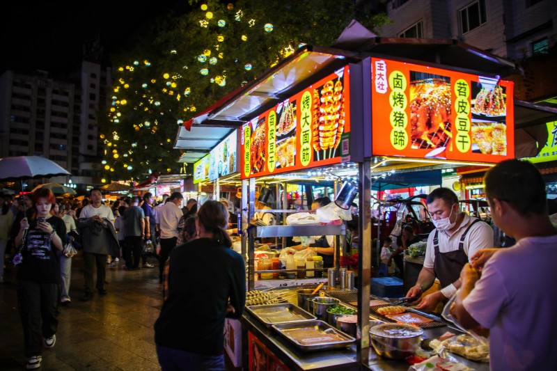 3火爆的夜经济  张平 摄  1.JPG