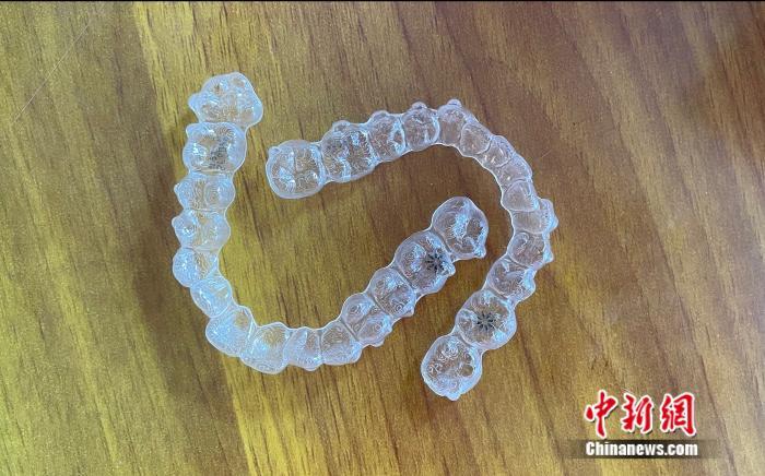 牙齿矫正患者的一副“隐形”牙套 <a target='_blank' href='/' >中新网</a> 张依琳摄