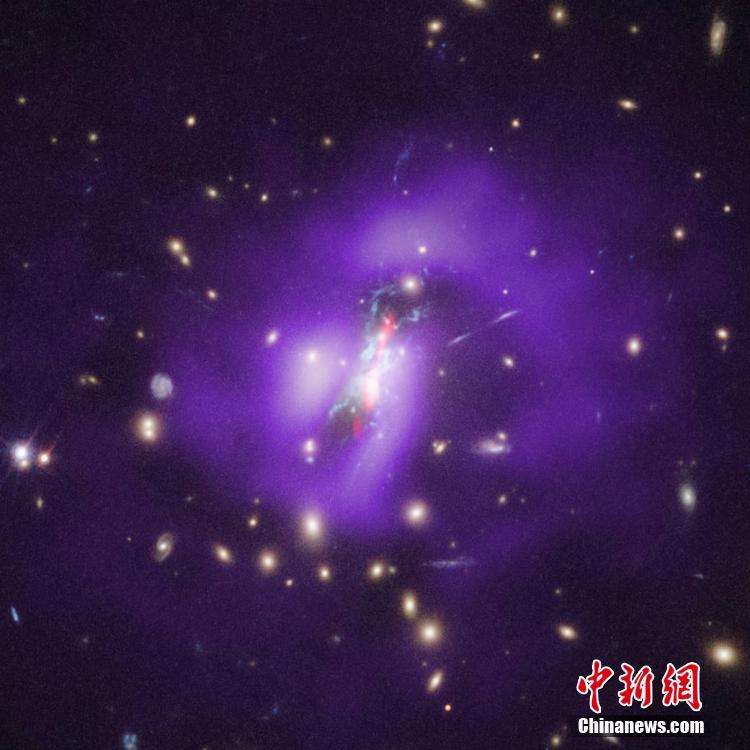 NASA发现“超生黑洞”：疯狂速度每年孕育500颗恒星