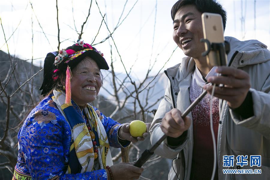 (新华全媒头条·迎接两会特别报道·图文互动)(12)不同寻常的两会 万众一心的力量——写在2020年全国两会召开之际