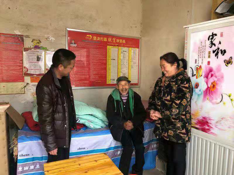 河南省南阳市南召县白土岗镇开展"寒冬送温暖 情系五保户"活动
