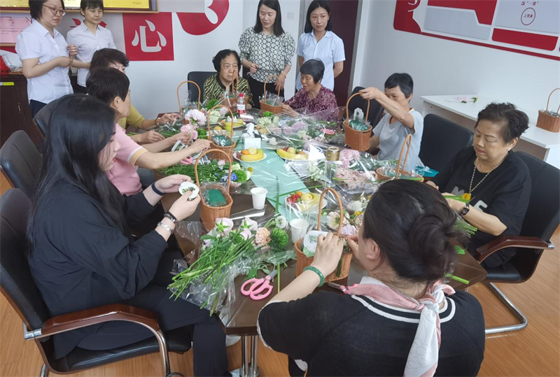 江南农村商业银行遥观支行：指间花艺 端午情浓.jpg