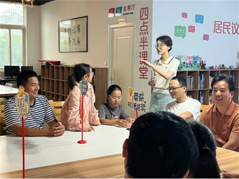 江阴璜土镇：父爱作序书为媒 廉洁家风润心田1428.jpg