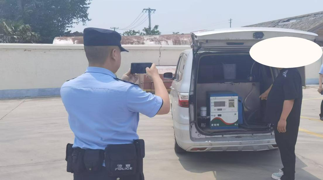 精准出击！江苏淮安成功查处多辆非法流动加油车.png