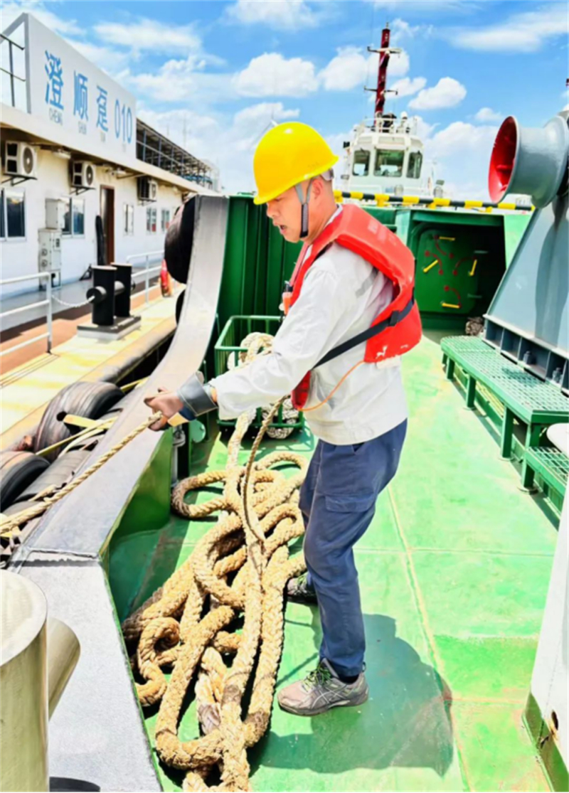 江阴港口集团：不惧“烤”验 定格高温下的坚守990.jpg