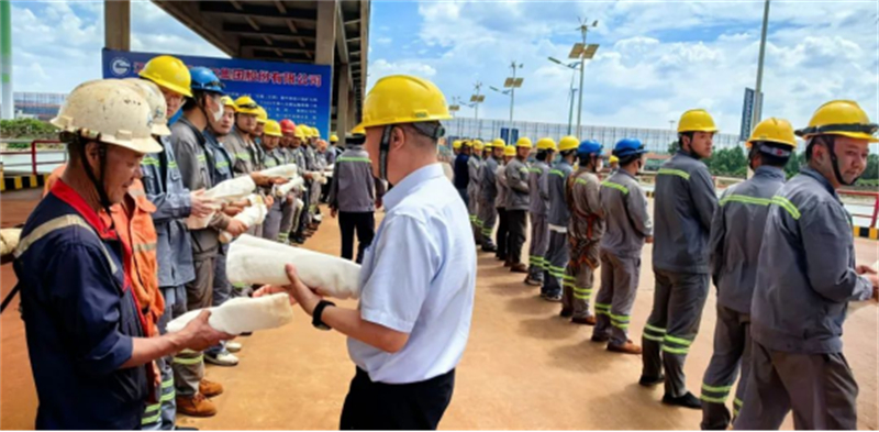 江阴港口集团：不惧“烤”验 定格高温下的坚守1391.jpg