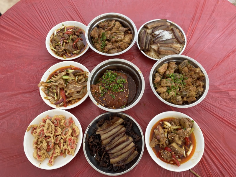踏水镇“九大碗”（图 简阳融媒）.jpg