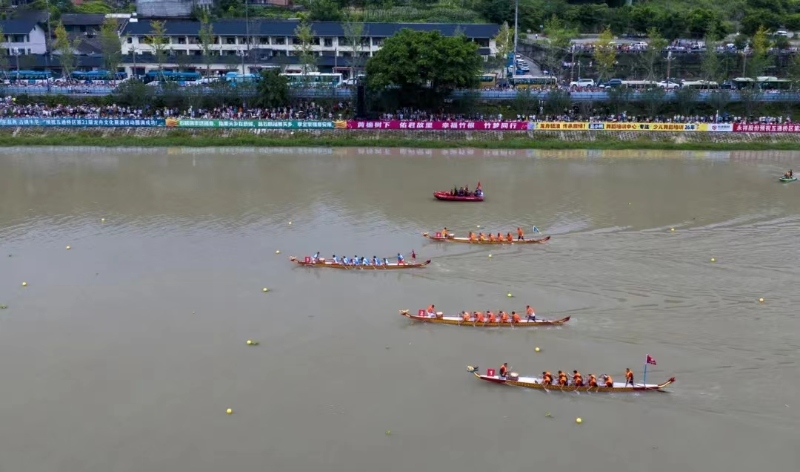 南沙横沥镇国庆龙舟赛：激情竞技迎双节