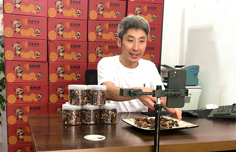 四川仁寿：村干部直播带货 振兴路越走越宽(图3)