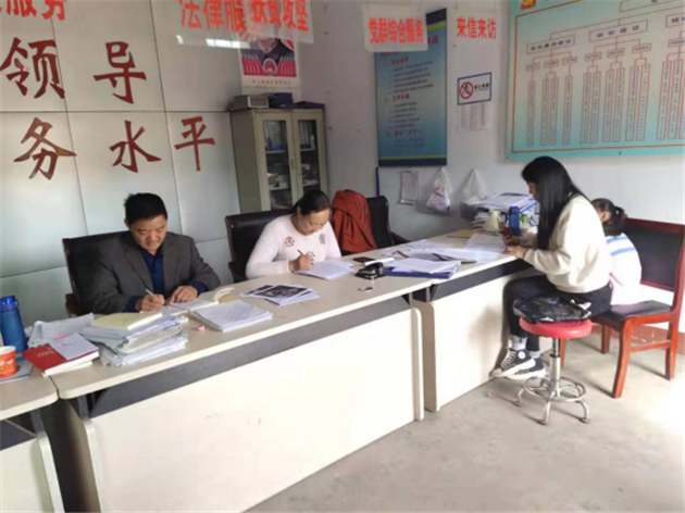 河南省南召县皇后乡邱运海:扶贫路上好书记 挥洒爱心在春秋
