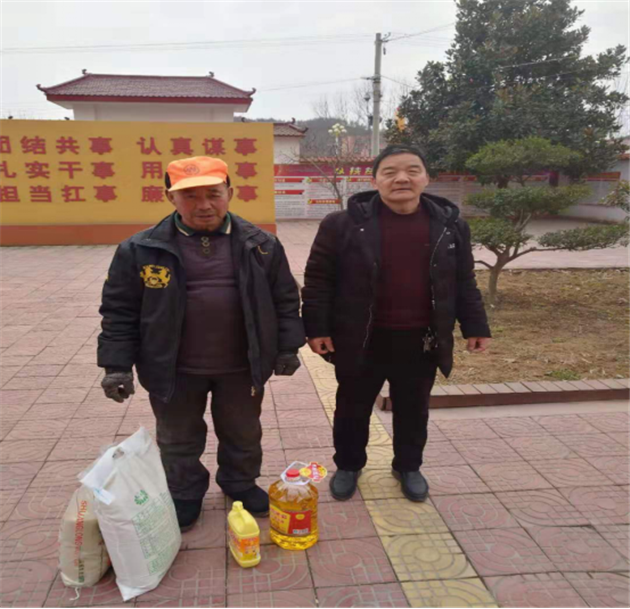 河南省南召县皇后乡邱运海:扶贫路上好书记 挥洒爱心在春秋