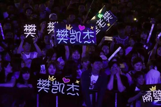 内地民谣歌手隔壁老樊本周五晚将献唱青岛凤凰之声大剧院