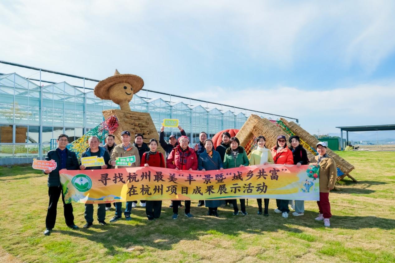 Pg电子平台：市民代表乡村行探寻“丰”景体验数字化田园(图1)
