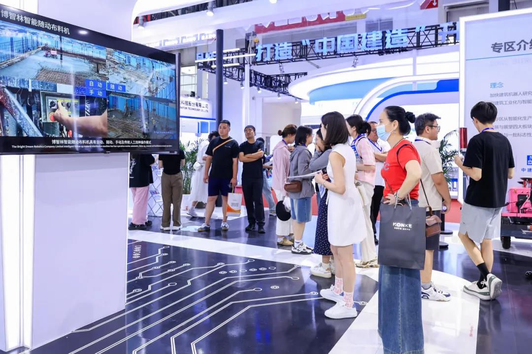 开云网站：博智林机器人亮相2024中国住博会助力建筑行业高质量发展(图3)