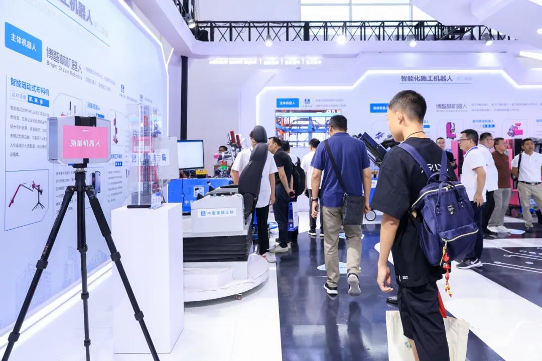 开云网站：博智林机器人亮相2024中国住博会助力建筑行业高质量发展(图4)