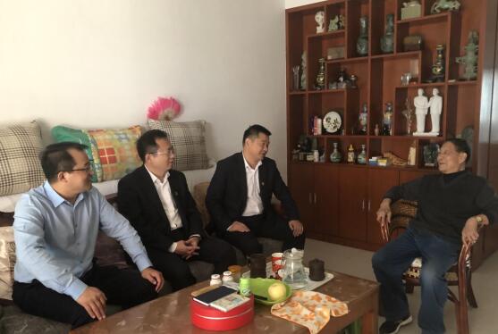 看老人.jpg
