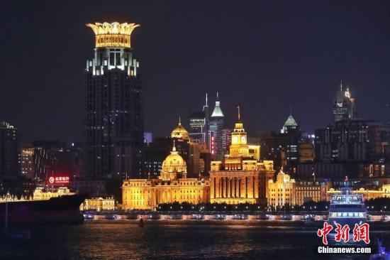 资料图：上海外滩建筑博览群华丽亮灯。<a target='_blank' href='http://www.chinanews.com/'>中新社</a>记者 张亨伟 摄