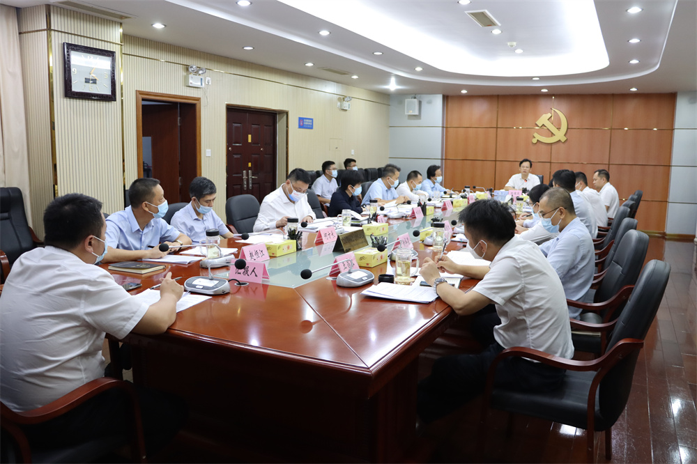 陈儒茂主持召开十三届县委常委会第55次会议 (1).jpg