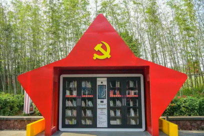 解放西路中共琼崖一大旧址门前智慧“书屋”.png