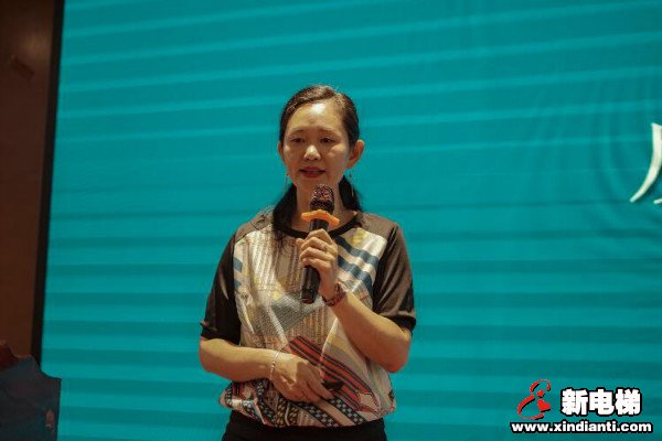 丽丽和老总_丽丽鱼公和母的图片(3)