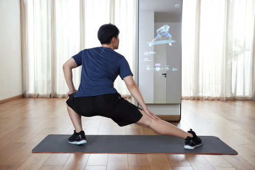 泛亚电竞FITMORE智能健身镜正式上线元(图2)