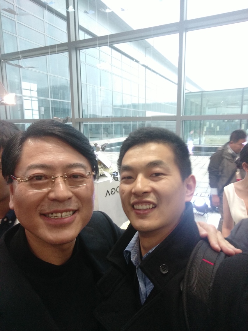 几个微笑的人

中度可信度描述已自动生成