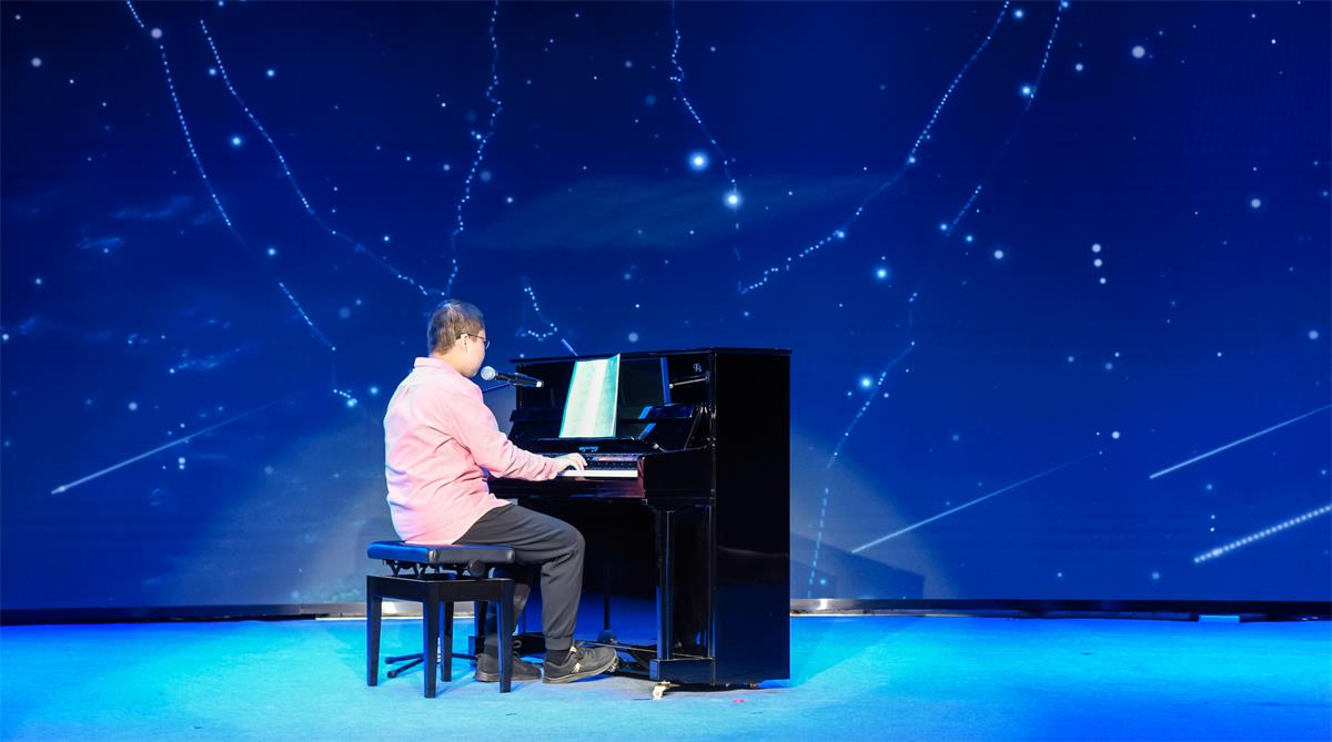 “星“青年马徐坤表演.jpg