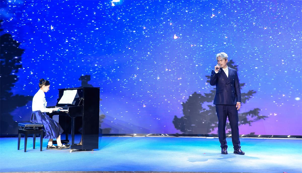 泉州籍音乐人杨宗南刘孜姿演绎泉州市孤独症主题曲《一生陪伴》.jpg