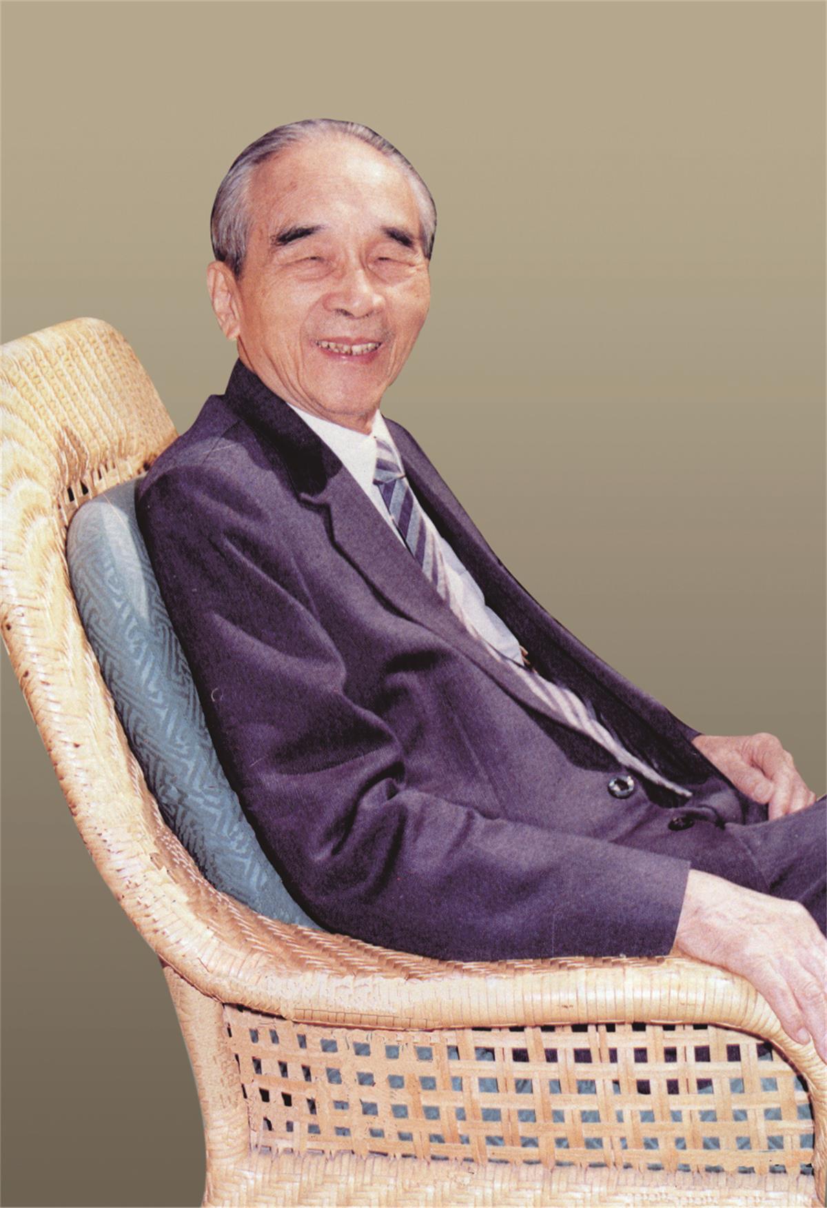 1.梁披云.jpg
