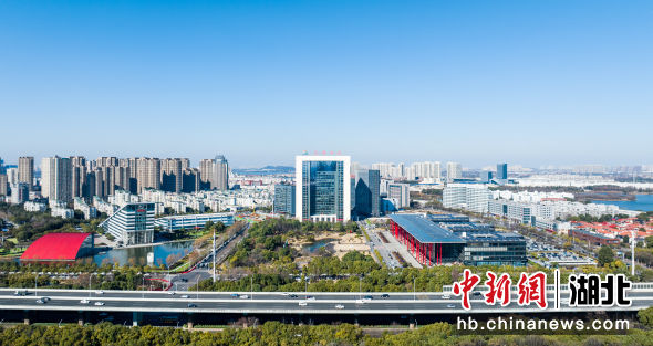 李岿 摄