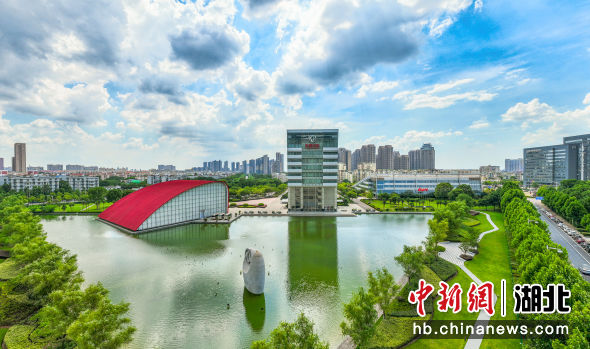 李岿 摄