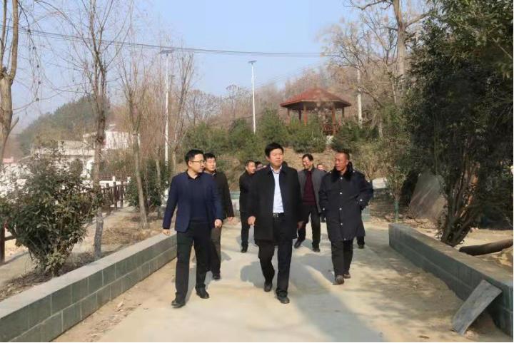 河南省南召县委书记刘永国暗访调研脱贫攻坚
