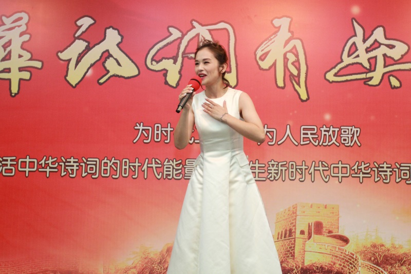傅莉珊演唱天路.JPG