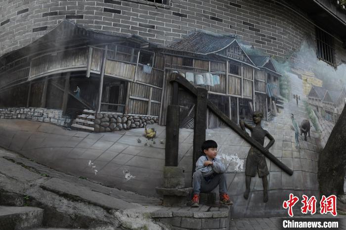 重庆一老破旧社区变身网红打卡地 老街小巷吸引市民怀旧