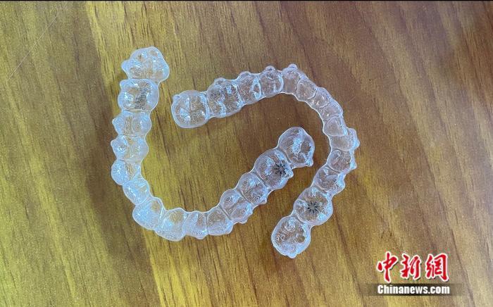 牙齿矫正患者的一副“隐形”牙套 <a target='_blank' href='/' >中新网</a> 张依琳摄