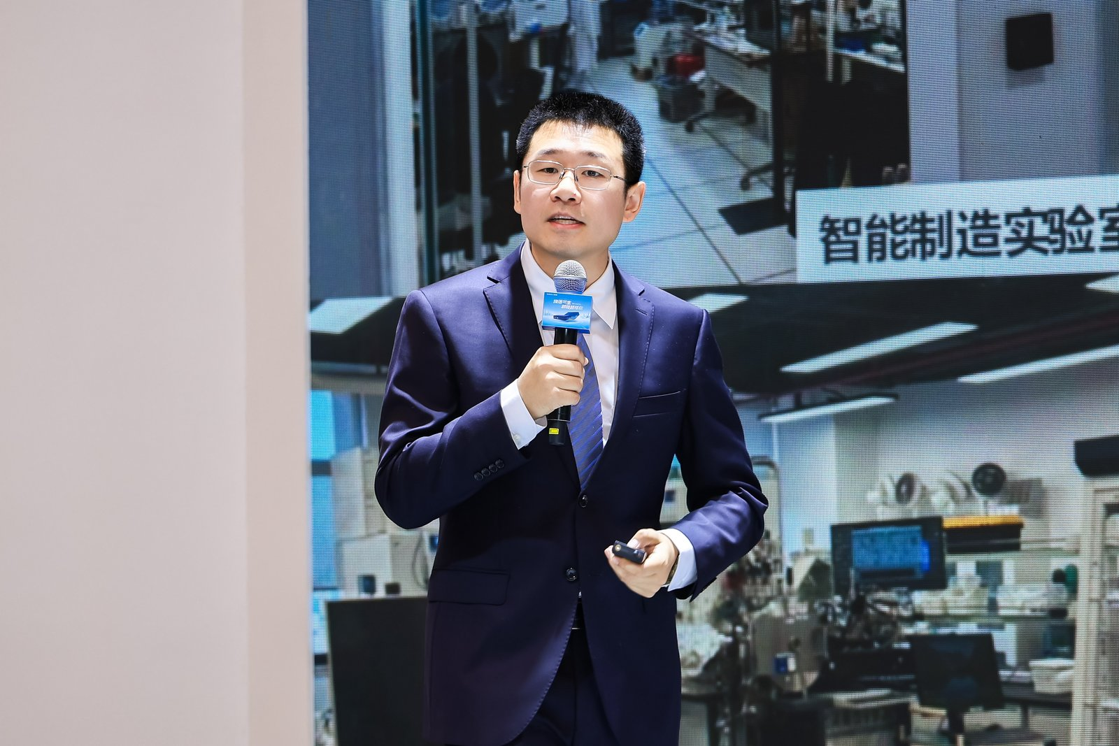 清华大学未来实验室助理研究员焦阳博士现场分享 配图7
