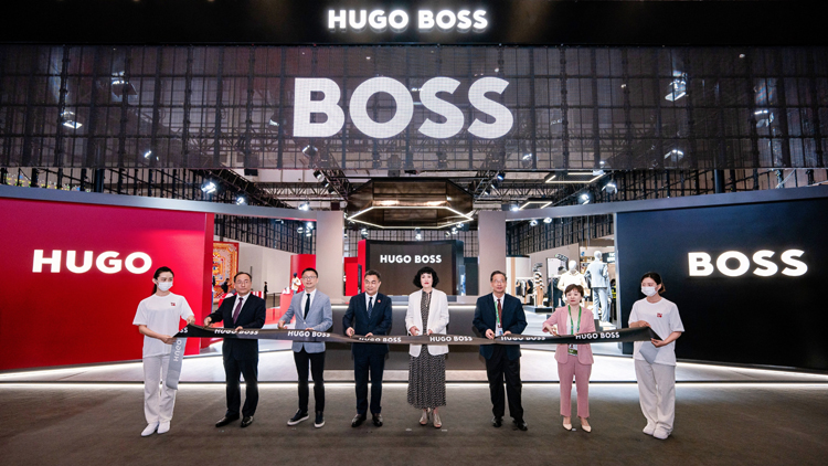 虎哥 HUGO BOSS消博会展台剪彩仪式.jpeg