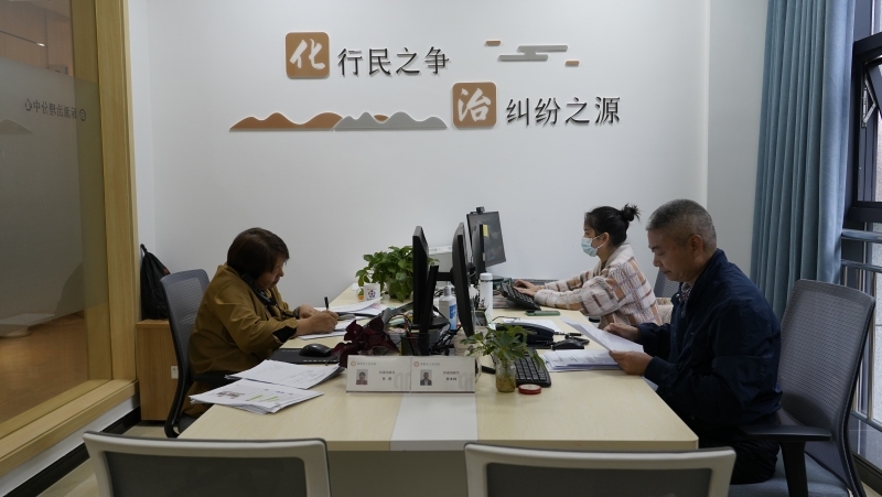 1701241704443886.jpg 简阳市人民法院诉源治理分中心调解室.jpg