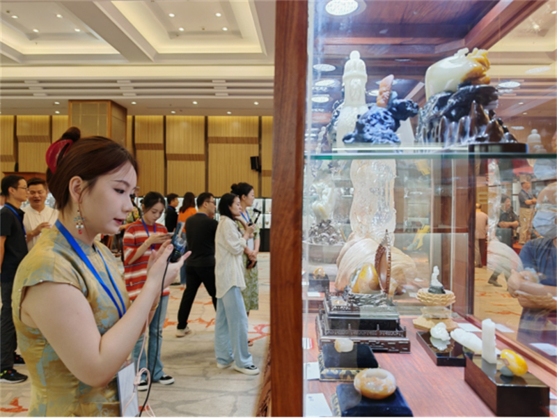 3000多件玉雕精品集体亮相 苏州第十六届玉石文化节在常州举行1427.jpg