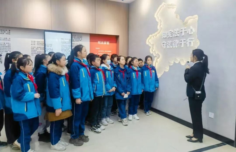 1733389096585397.jpg 学生接受法治教育.jpg