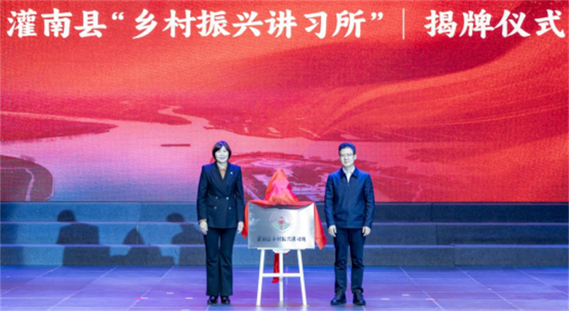 1735629681901283.jpg 连云港灌南:“艺韵流芳灌河情” 载歌载舞迎新年889.jpg